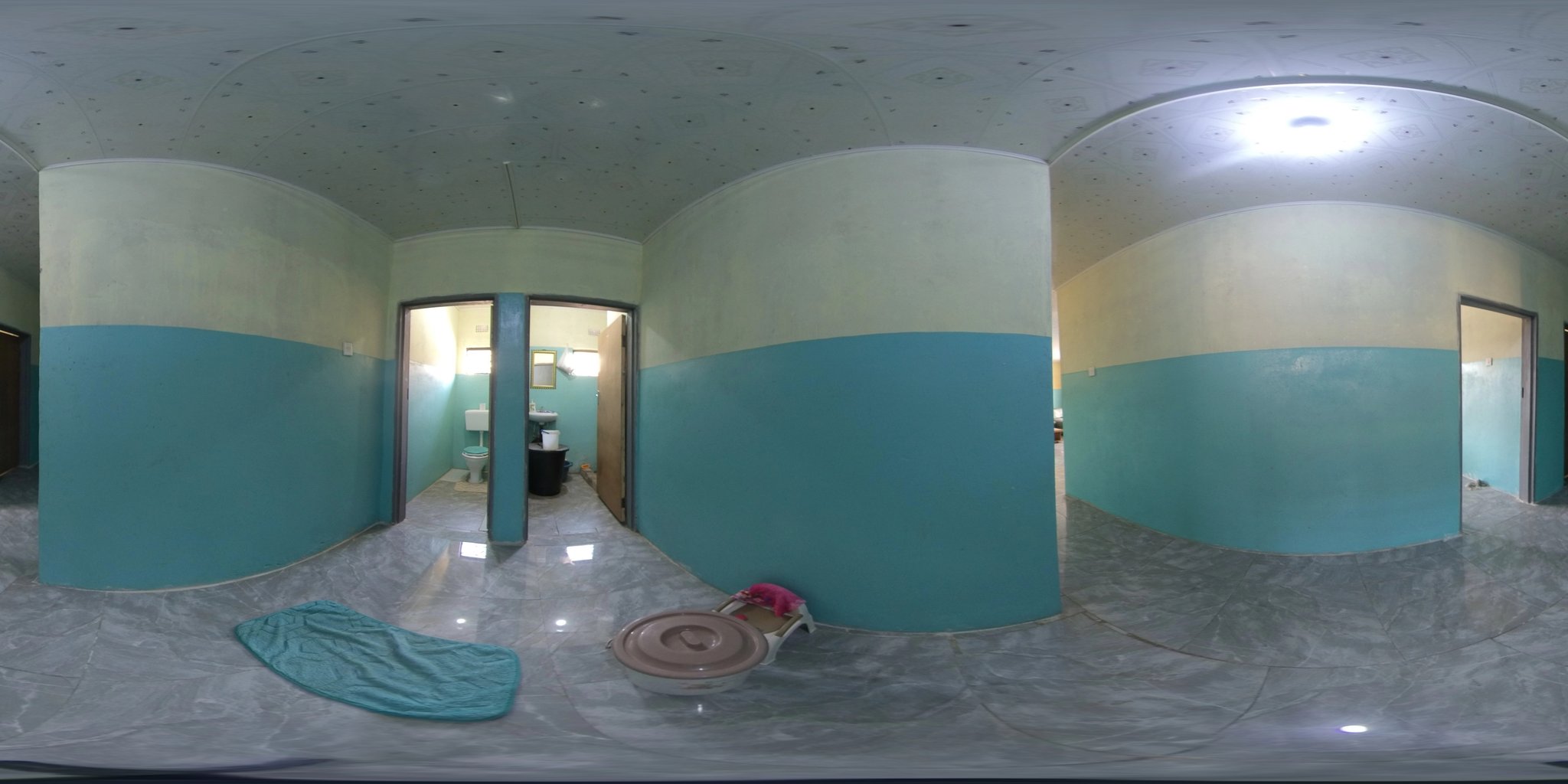 Passage Bathroom n Toilet